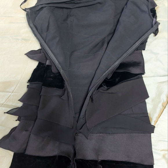 Cute little black dinner dress. - Picture 9 of 9